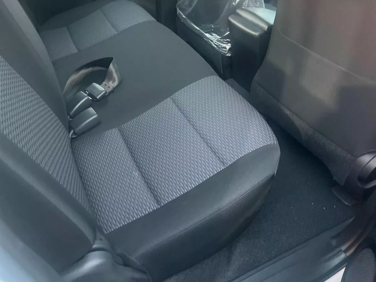 Toyota Hilux TOYOTA HILUX DOUBLE CABIN || 2.4L DIESEL 4×4 | WHITE 2026-14-0