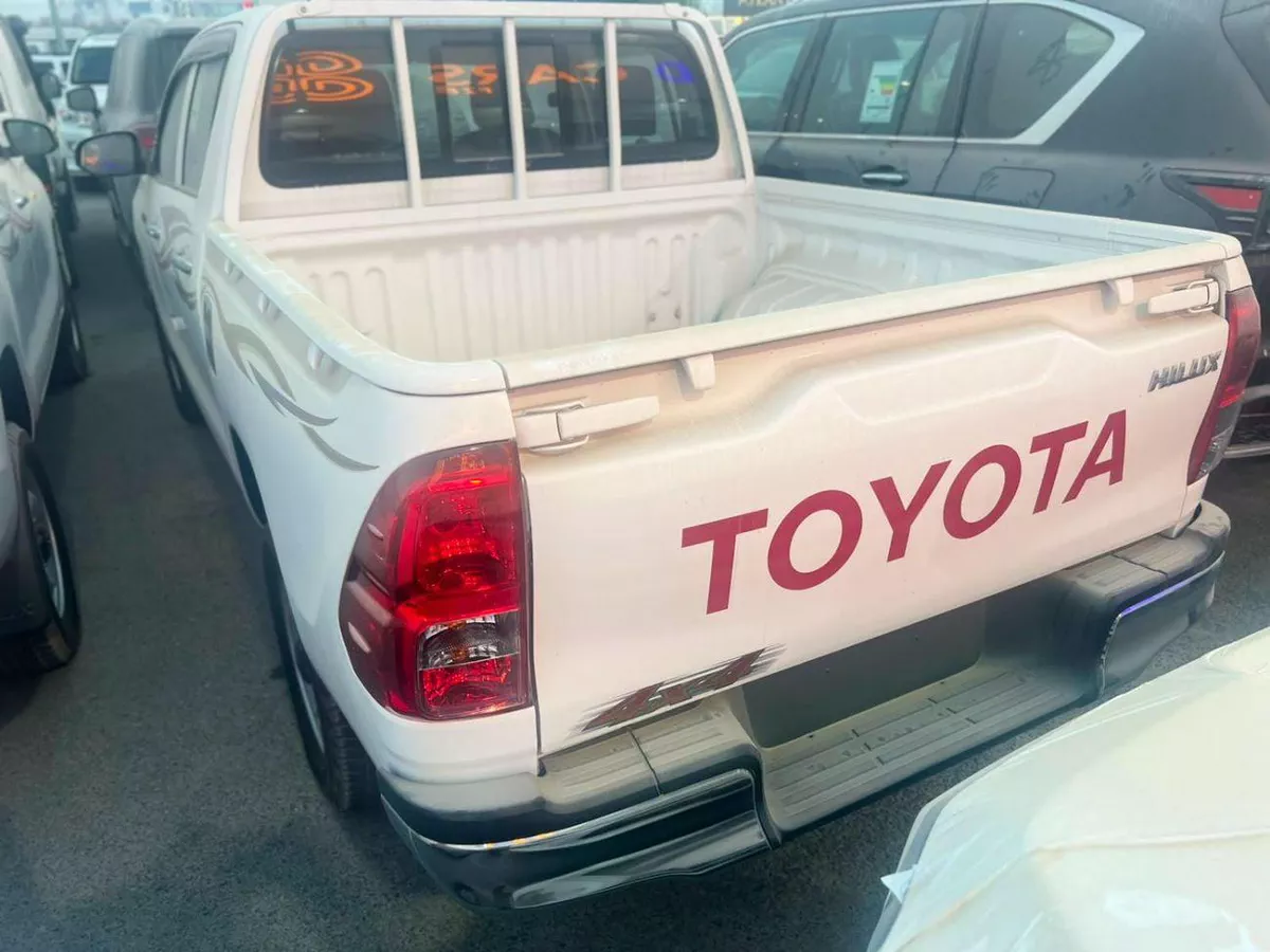 Toyota Hilux TOYOTA HILUX DOUBLE CABIN || 2.4L DIESEL 4×4 | WHITE 2026-2-0
