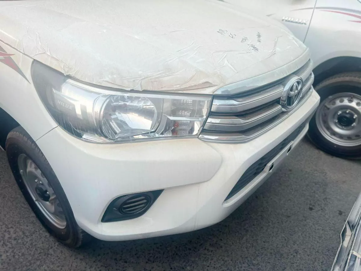 Toyota Hilux TOYOTA HILUX DOUBLE CABIN || 2.4L DIESEL 4×4 | WHITE 2026-5-0