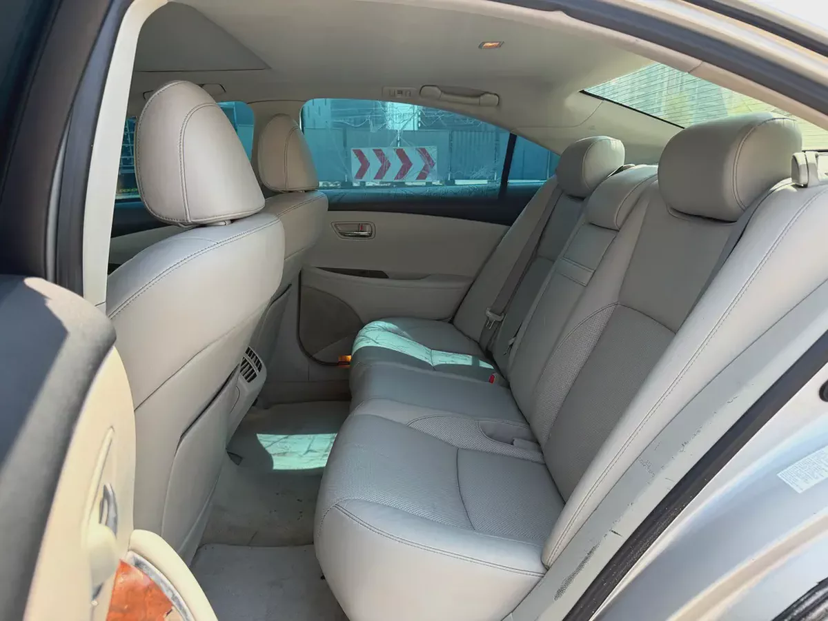 2010 Lexus ES 350 - American Specs-11-11