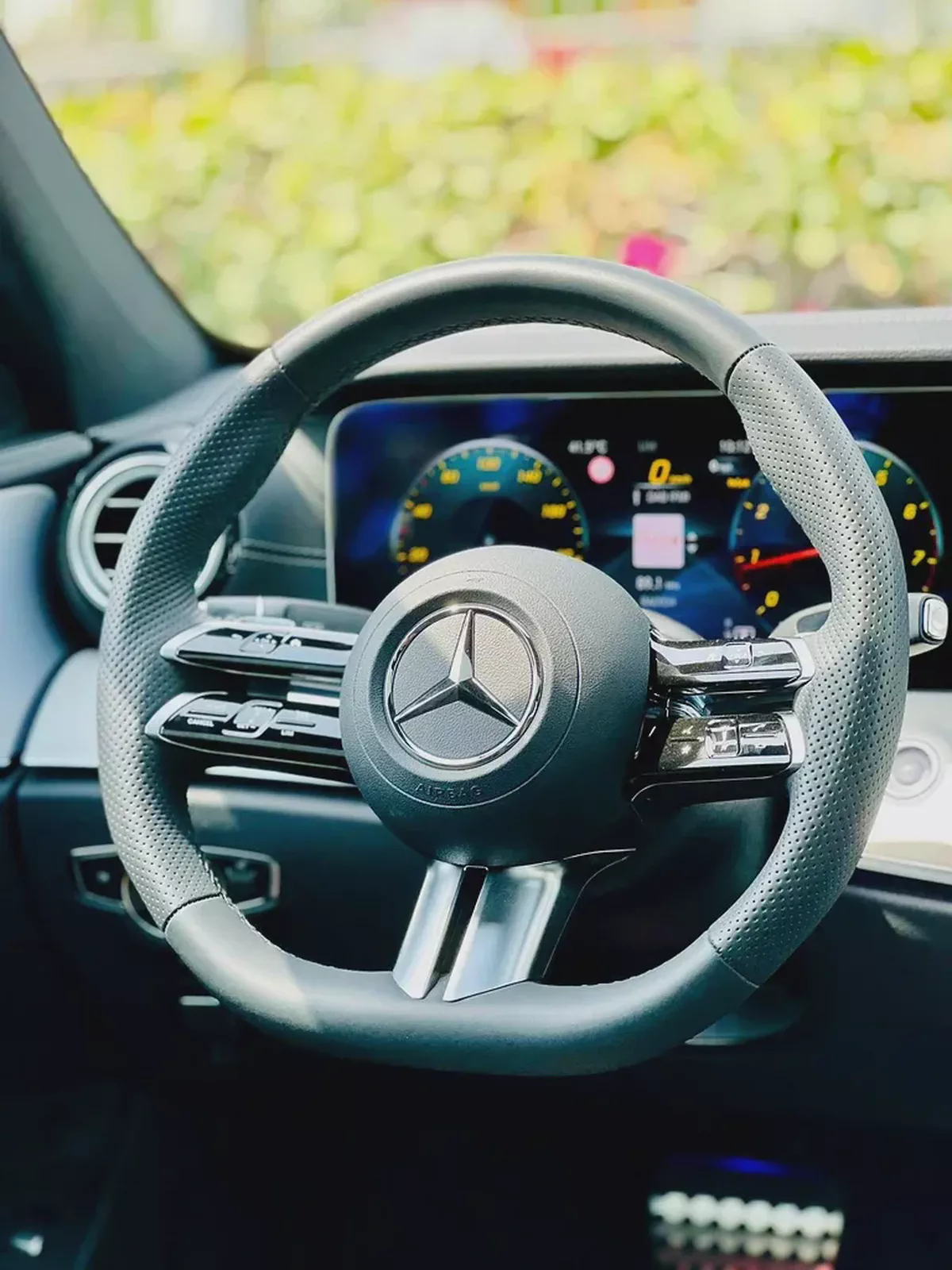 MERCEDES BENZ E200 AMG | BRAND NEW | GCC SPECS | YEAR: 2023-2-2