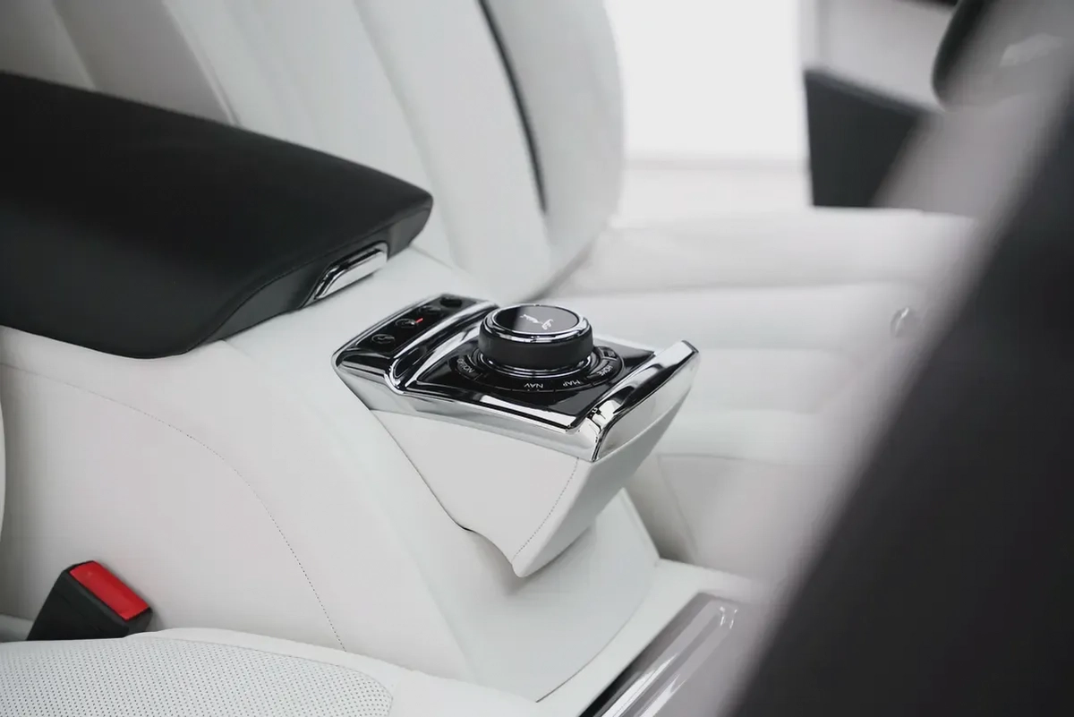 2026 ROLLS-ROYCE PHANTOM EWB WITH WARRANTY AND SERVICE CONTRACT-1-1