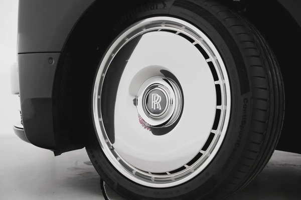 2026 ROLLS-ROYCE PHANTOM EWB WITH WARRANTY AND SERVICE CONTRACT