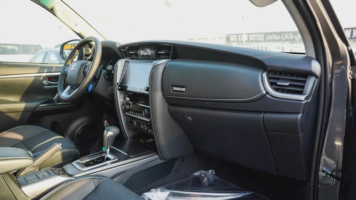 2026 Toyota Fortuner SR5 4.0L V6 GCC Specs-10-10