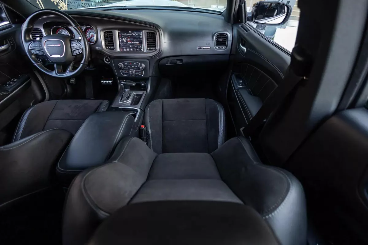 Dodge Charger 2023-17-17