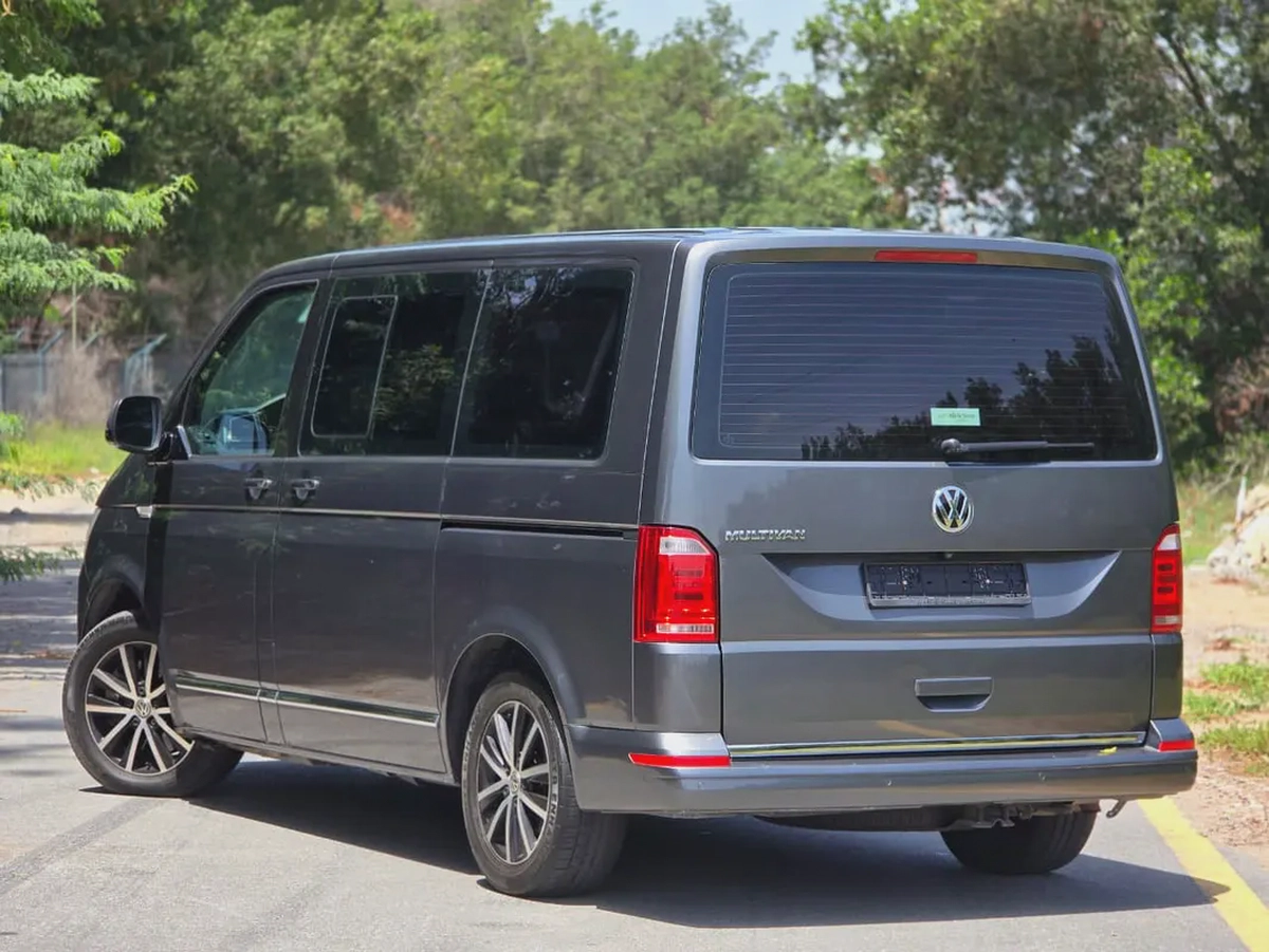 Volkswagen Multivan Highline 2019 GCC Specs | Low mileage | Accident free | Perfect condition