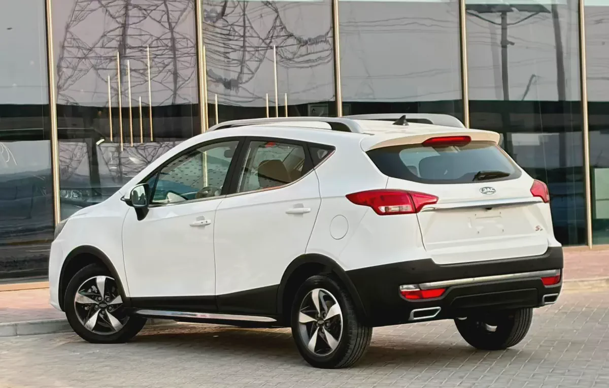 430-Monthly l GCC l Sunroof, Leather, Cruise l Accident Free-4-4