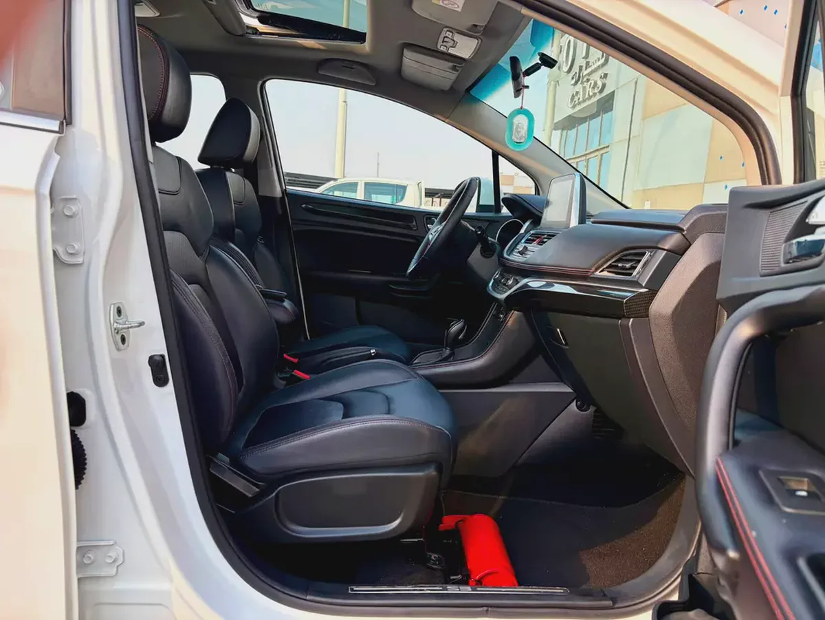 430-Monthly l GCC l Sunroof, Leather, Cruise l Accident Free-8-8