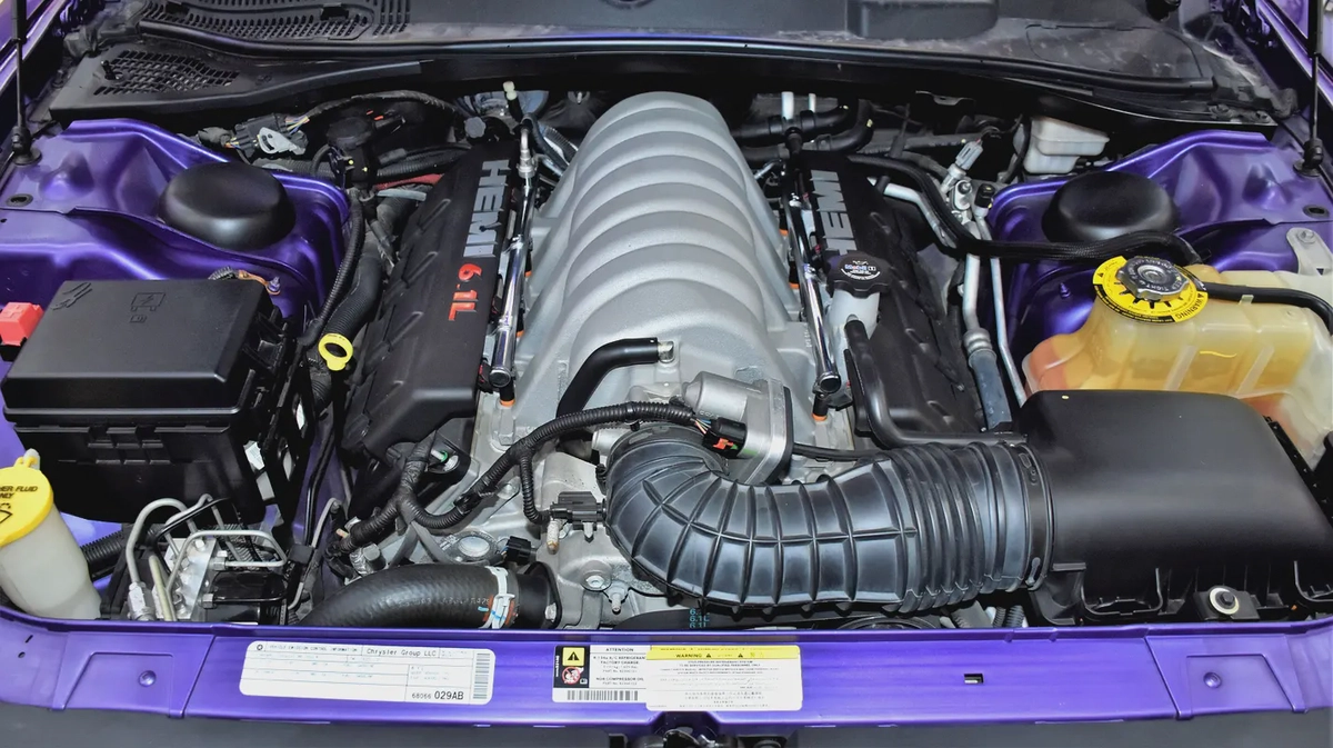ONE and ONLY in the WHOLE REGION! Dodge Challenger SRT8 6.1 HEMI ( 2010 Model ) GCC Specs-19-19