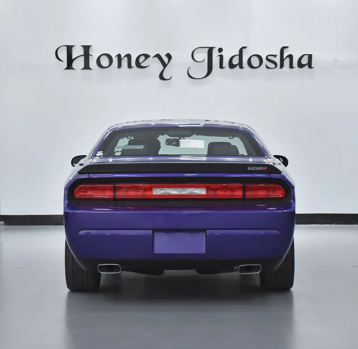 ONE and ONLY in the WHOLE REGION! Dodge Challenger SRT8 6.1 HEMI ( 2010 Model ) GCC Specs-5-5