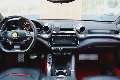 Ferrari GTC4 Lusso T 2018 GCC Specs Low Mileage-16