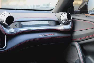 Ferrari GTC4 Lusso T 2018 GCC Specs Low Mileage-19
