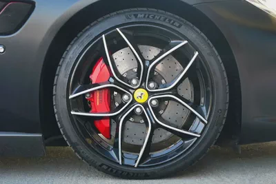 Ferrari GTC4 Lusso T 2018 GCC Specs Low Mileage-4
