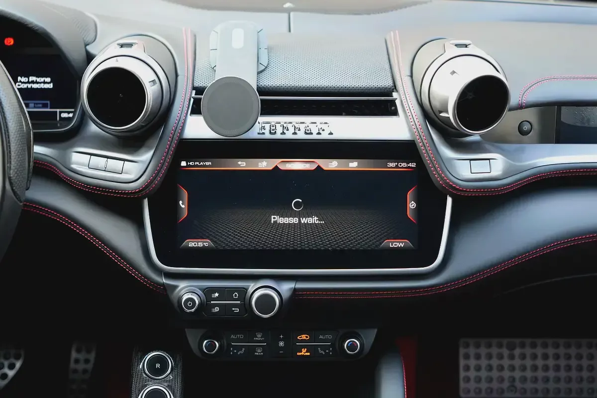 Ferrari GTC4 Lusso T 2018 GCC Specs Low Mileage-17-17
