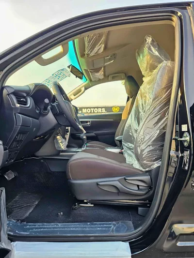 Toyota Fortuner VXR 4.0L V6 PETROL / AUTO AC / DIFF LOCK / DVD CAMERA (CODE # F6S)-7