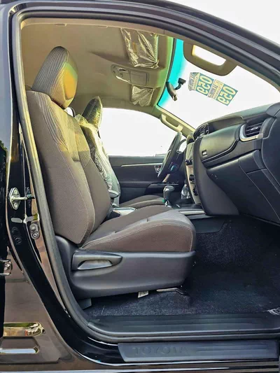 Toyota Fortuner VXR 4.0L V6 PETROL / AUTO AC / DIFF LOCK / DVD CAMERA (CODE # F6S)-8