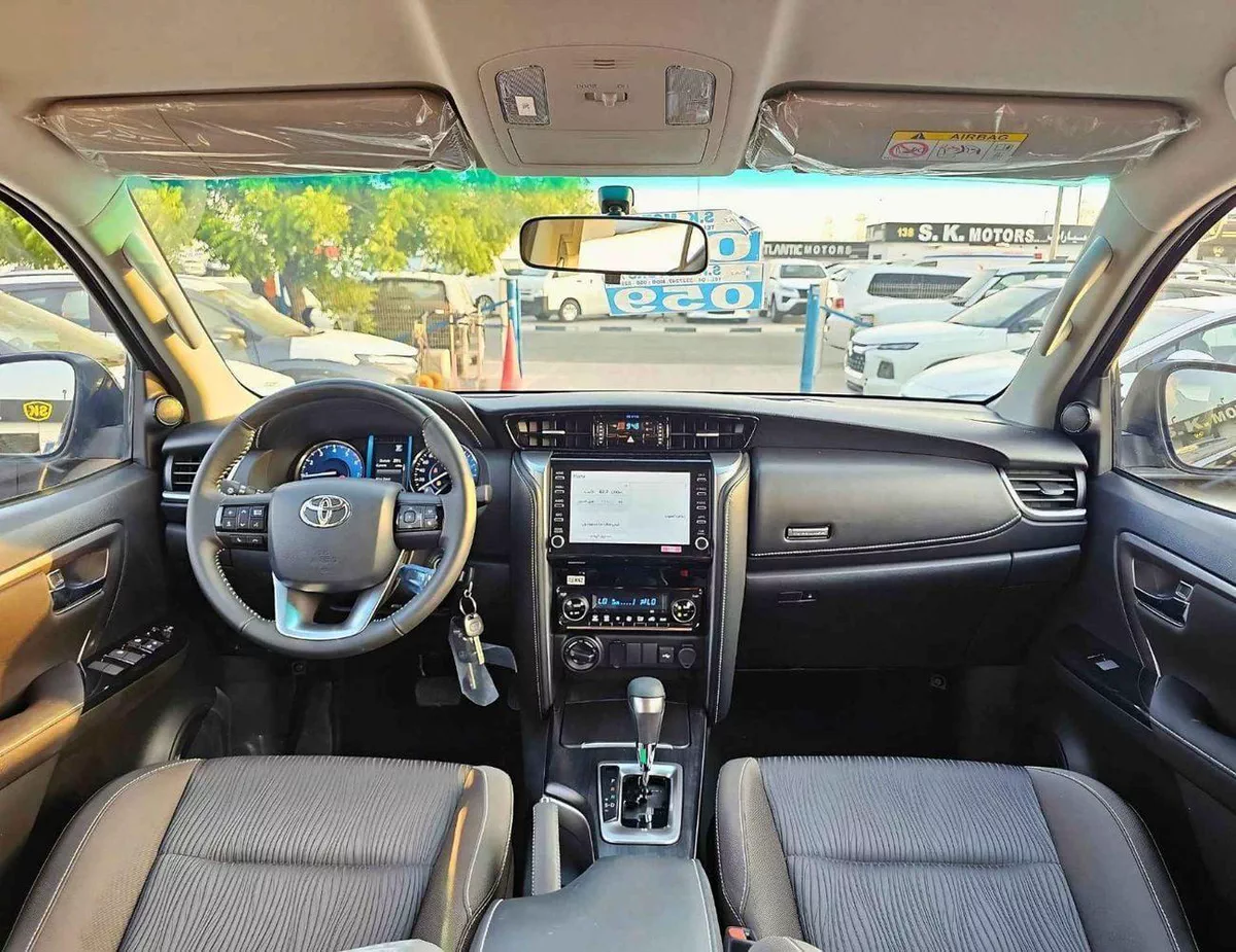 Toyota Fortuner VXR 4.0L V6 PETROL / AUTO AC / DIFF LOCK / DVD CAMERA (CODE # F6S)-11-0
