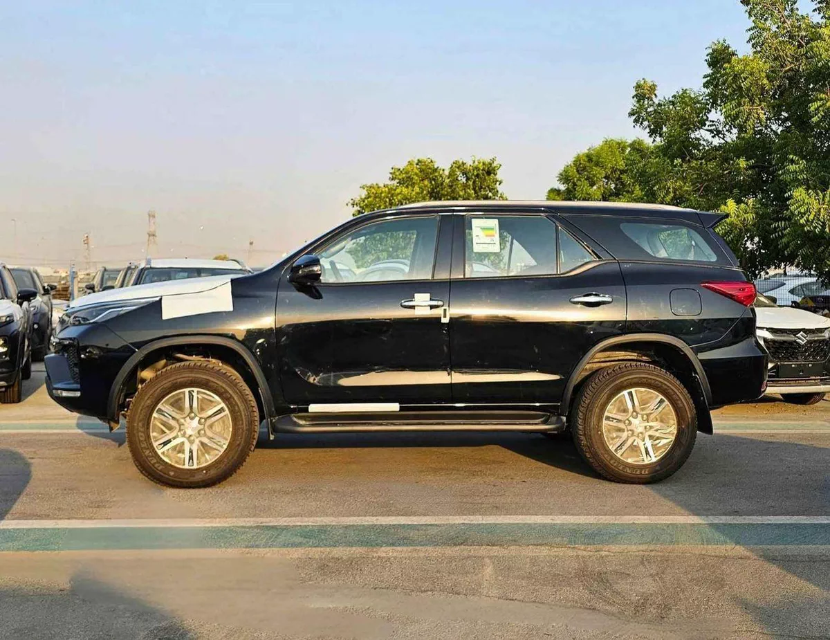 Toyota Fortuner VXR 4.0L V6 PETROL / AUTO AC / DIFF LOCK / DVD CAMERA (CODE # F6S)-2-0
