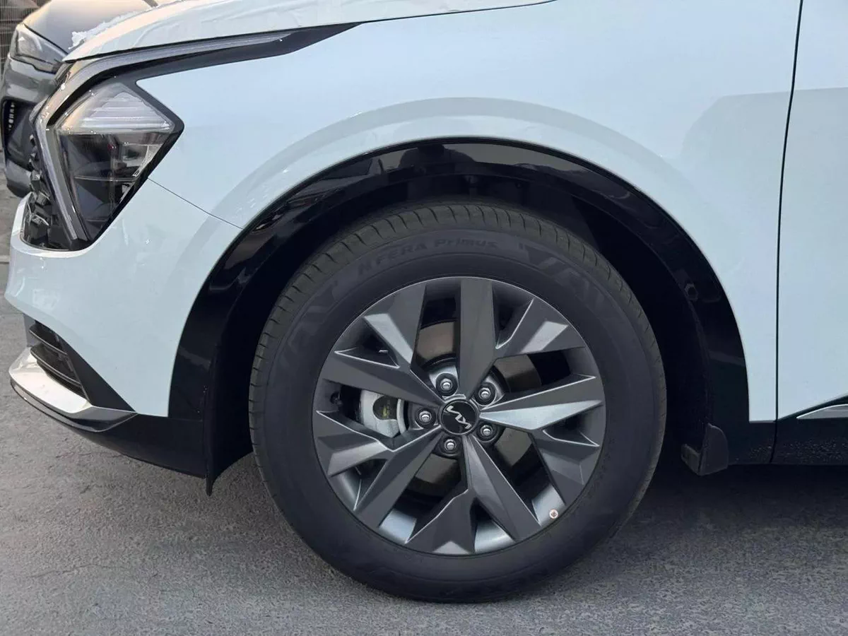 Kia Sportage LX 2.0L Petrol FWD 2025 Export Price @ 87,500 AED-5-5