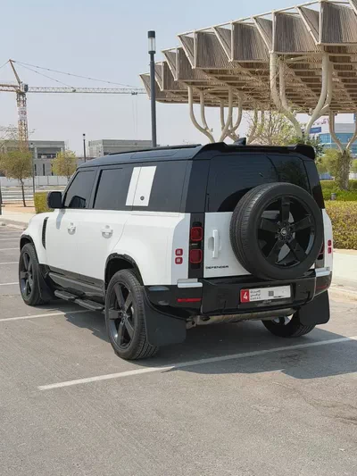 Pristine 2020 Land Rover Defender 110 HSE | GCC Specs | Full Service History-3
