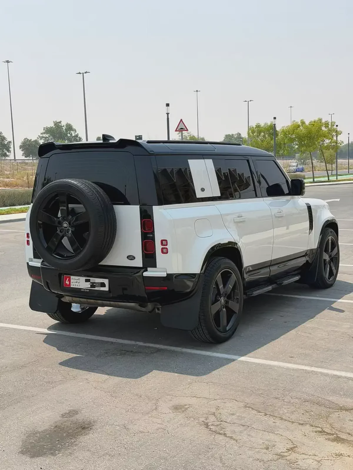 Pristine 2020 Land Rover Defender 110 HSE | GCC Specs | Full Service History-2-2