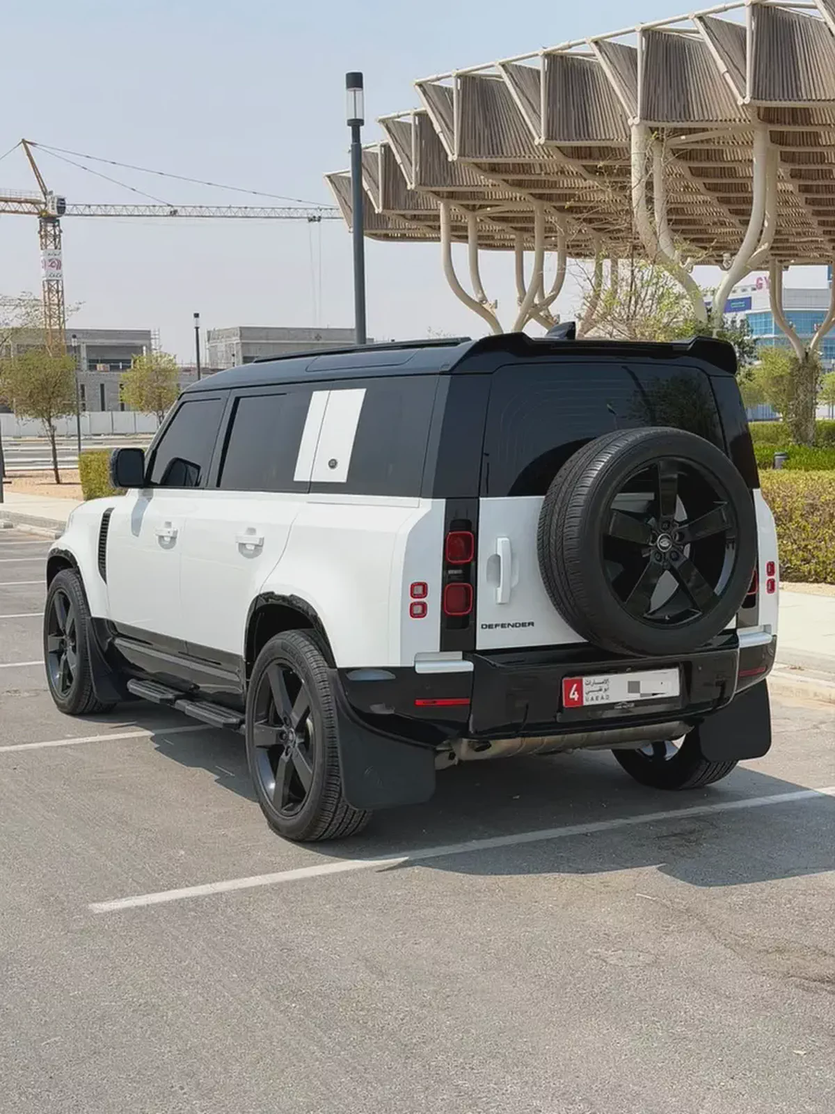 Pristine 2020 Land Rover Defender 110 HSE | GCC Specs | Full Service History-3-3
