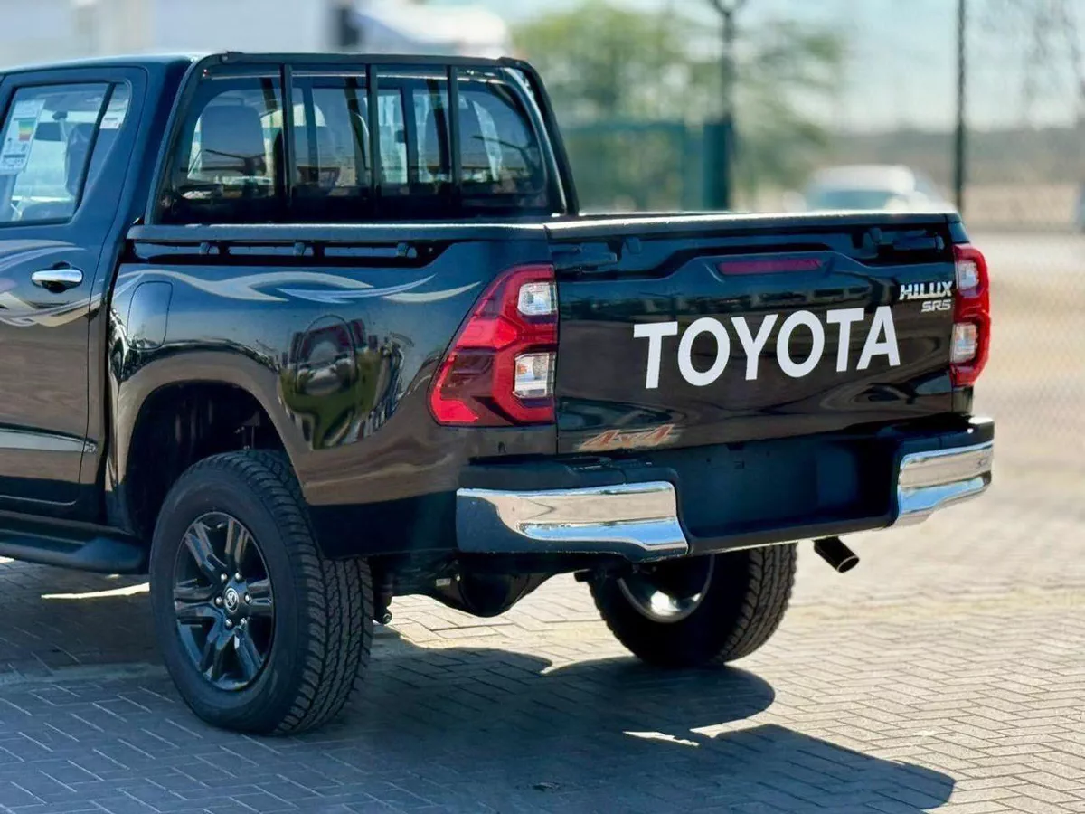 Toyota Hilux SR5 2.7L Petrol 4WD 2026 Export Price @ 137,500 AED-2-2