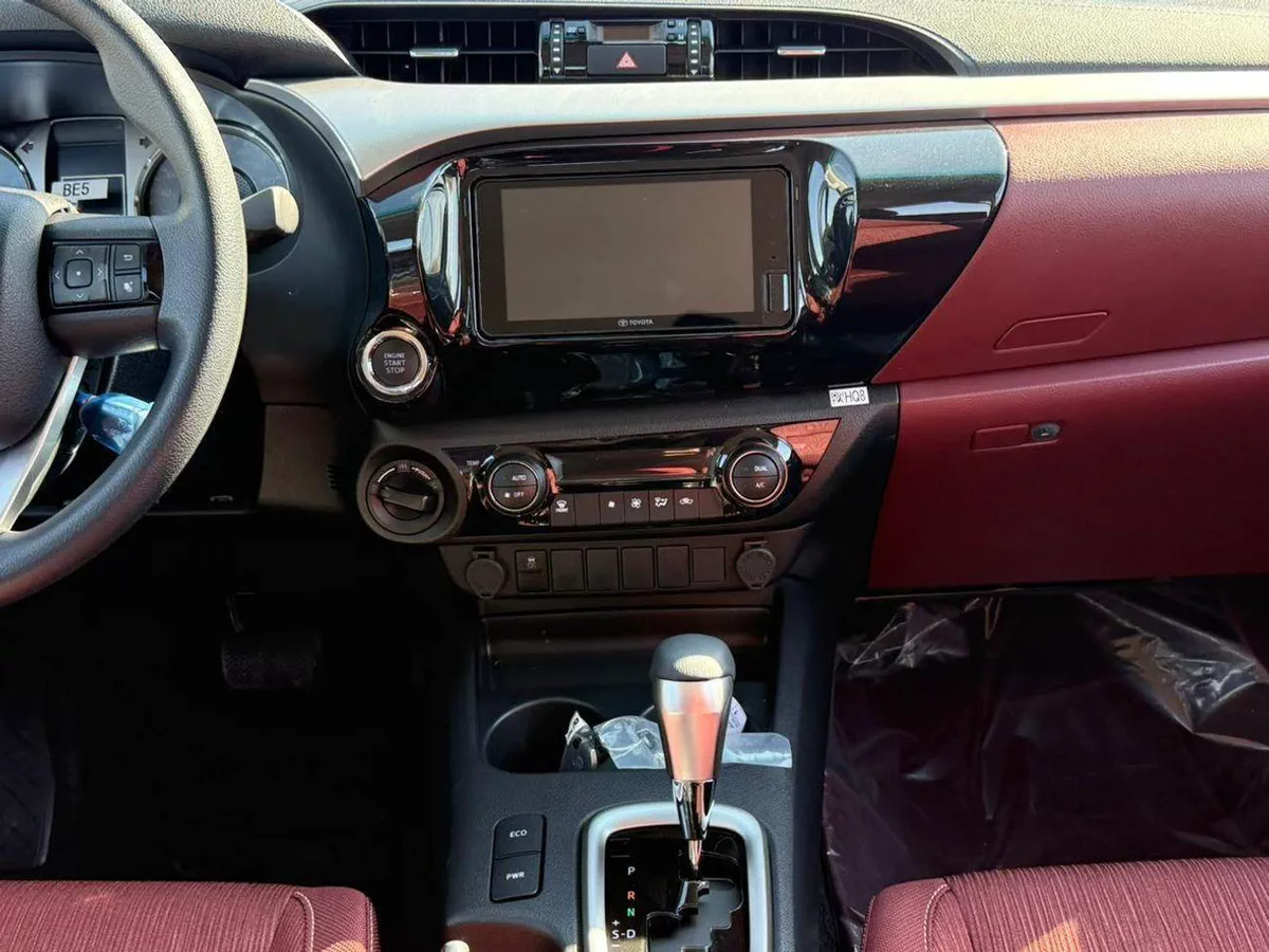 Toyota Hilux SR5 2.7L Petrol 4WD 2026 Export Price @ 137,500 AED-7-7