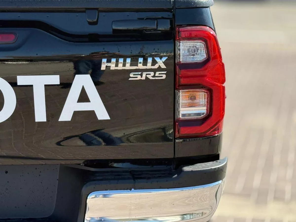 Toyota Hilux SR5 2.7L Petrol 4WD 2026 Export Price @ 137,500 AED-14-14