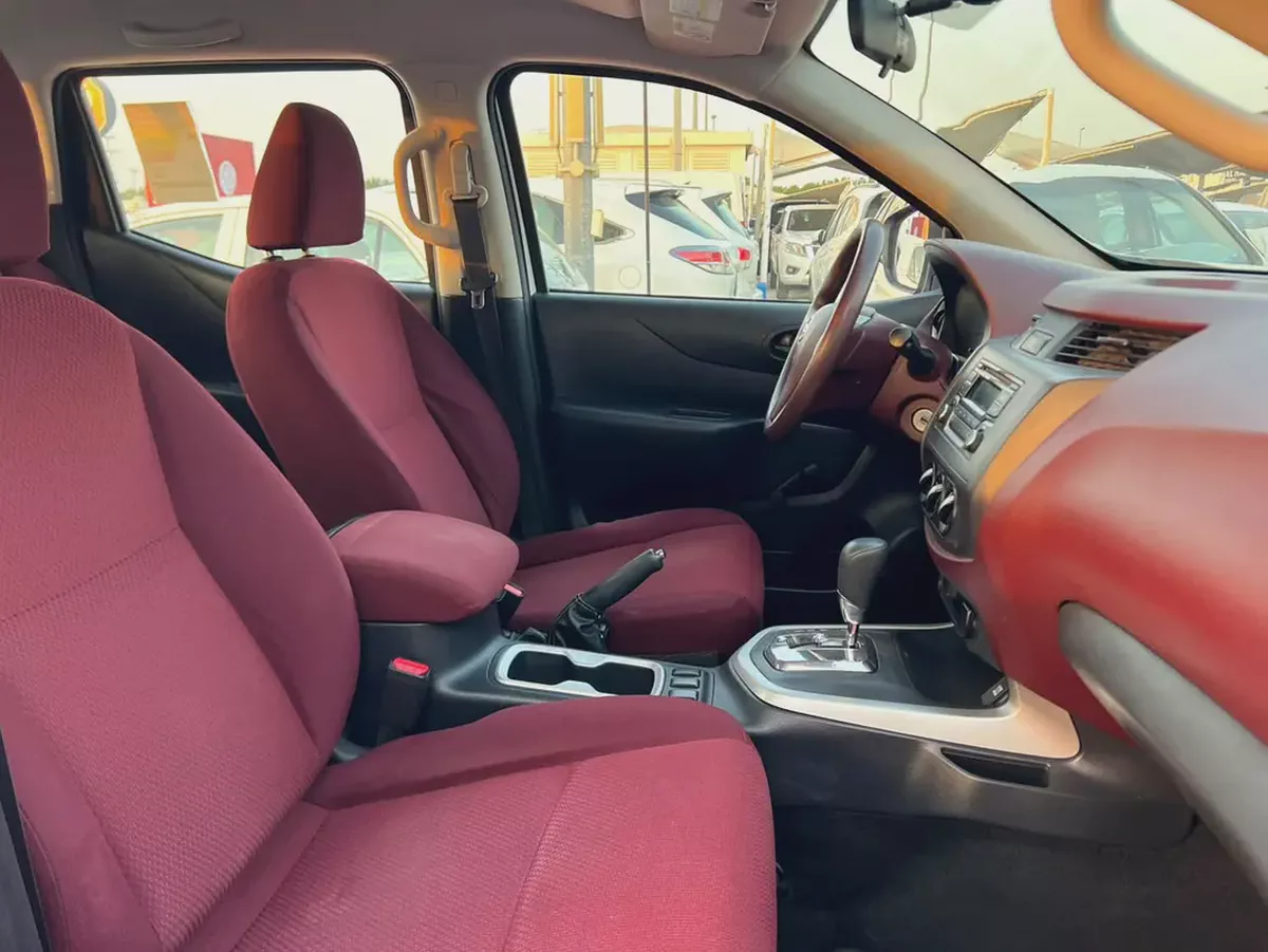 2020 Nissan Navara | 4X2  Automatic | Low mileage | GCC | Clean | Ref#1160-10-10