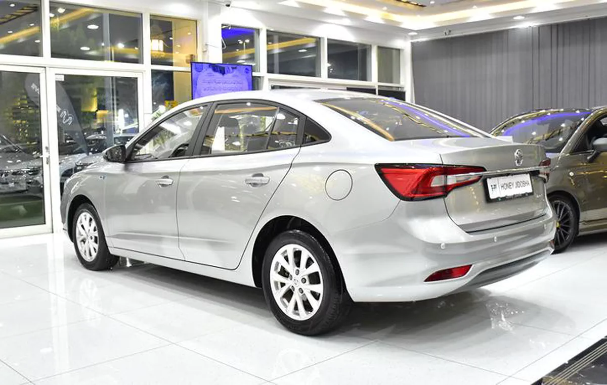 MG 5 ( 2024 Model ) in Silver Color GCC ...-1-1