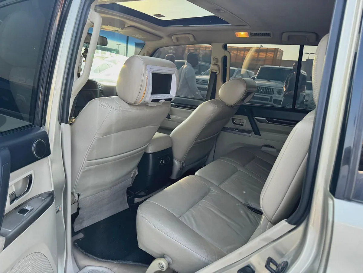 Mitsubshi pajero 2013 fullopshin goldcolor GCC-12-12