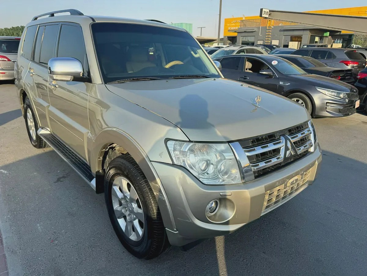 Mitsubshi pajero 2013 fullopshin goldcolor GCC-8-8