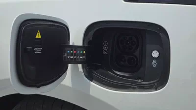 ZEEKR 001 RWD (White)-7