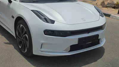 ZEEKR 001 RWD (White)-1