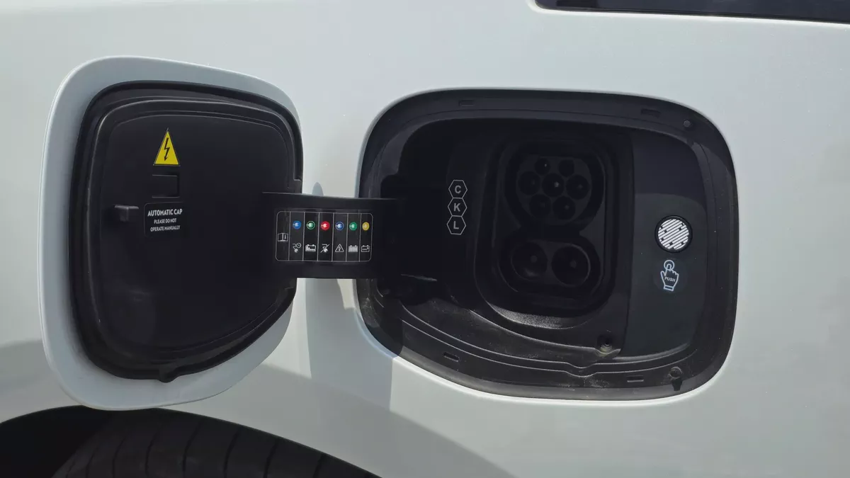 ZEEKR 001 RWD (White)-7-7