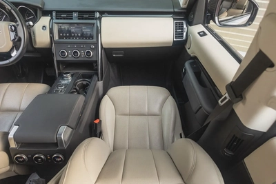 Land Rover Discovery 2019-13
