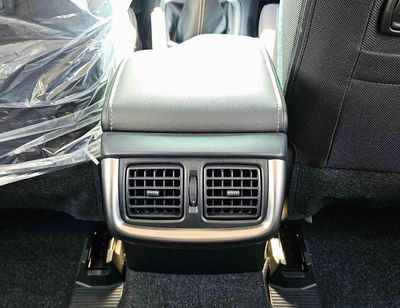 Toyota Hilux SR5 / NARROW BODY DOUBLE CABIN /T / REAL CAMERA WITH CHROME BUMPERS (CODE#HP2MF)-8