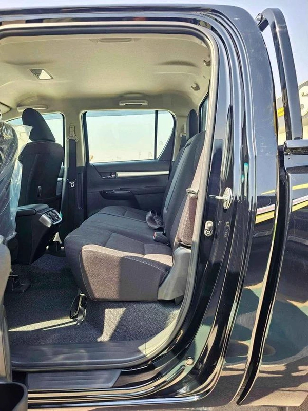 Toyota Hilux SR5 / NARROW BODY DOUBLE CABIN /T / REAL CAMERA WITH CHROME BUMPERS (CODE#HP2MF)