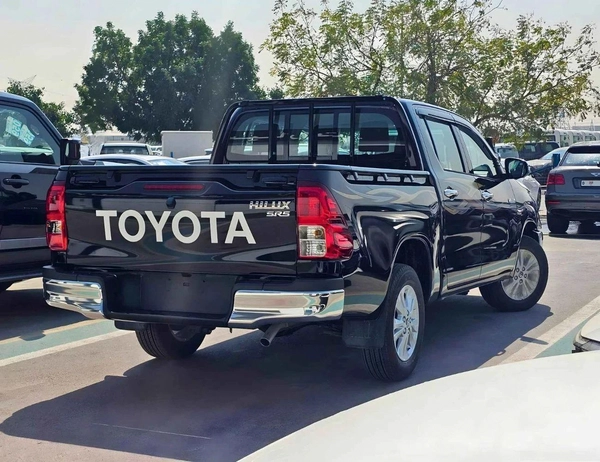 Toyota Hilux SR5 / NARROW BODY DOUBLE CABIN /T / REAL CAMERA WITH CHROME BUMPERS (CODE#HP2MF)