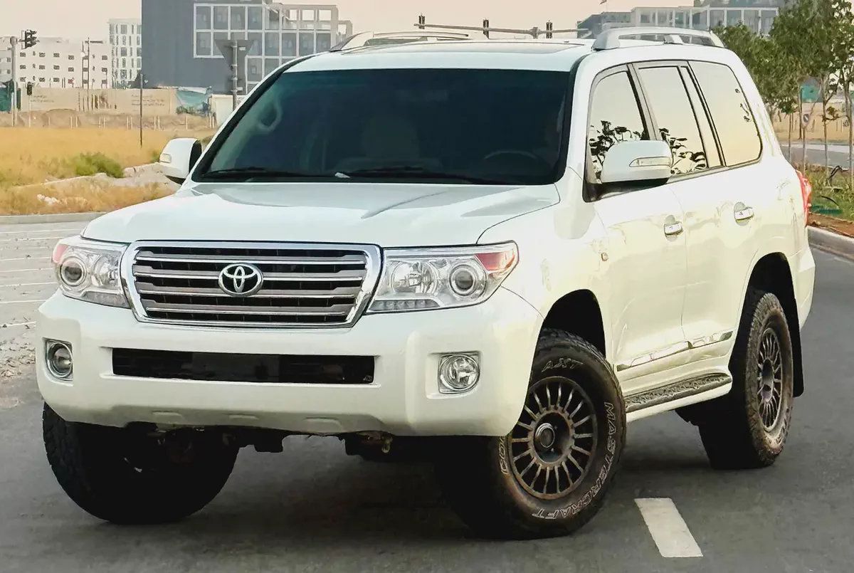Toyota Land Cruiser GXR V6 4.0L Model 2011 Full Options