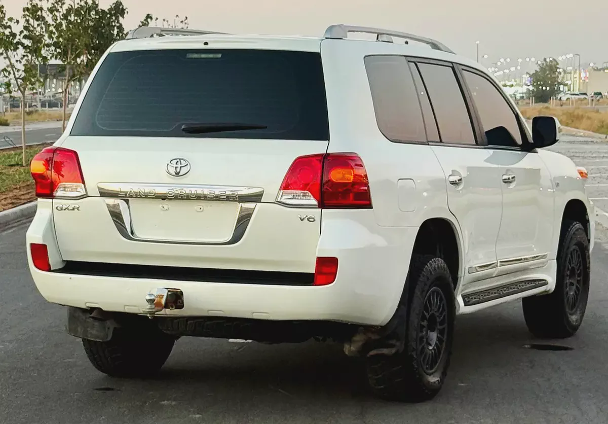 Toyota Land Cruiser GXR V6 4.0L Model 2011 Full Options-3-3