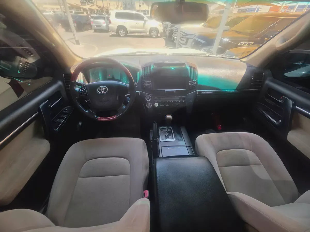 Toyota Land Cruiser GXR V6 4.0L Model 2011 Full Options-6-6