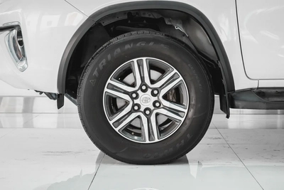 1 YR / 20,000 KM WARRANTY | 4.0 GXR | 6 CYLINDER | AED 1800 PM-7