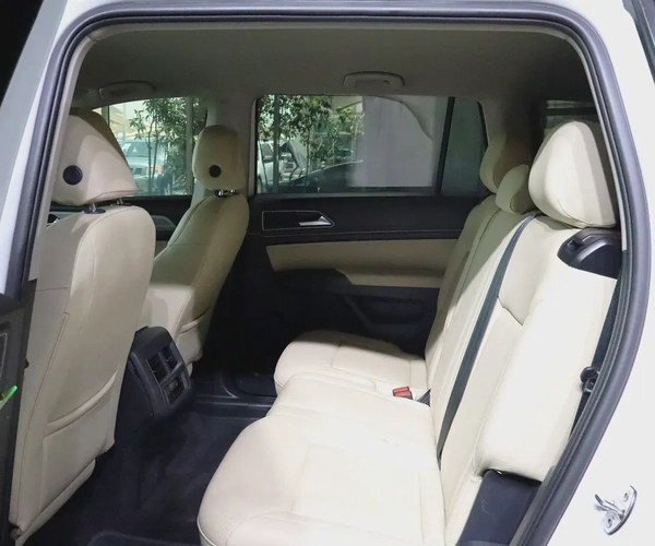 Original Paint . GCC Specs . 3.6L FSI . V6 Engine . Excellent Condition