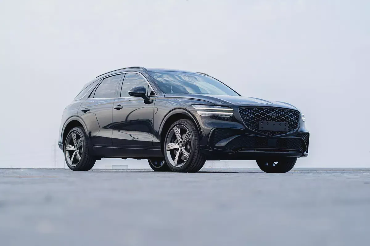 GENESIS GV70 BASE 2025 BLACK-1-1