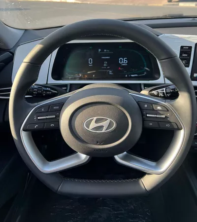 Hyundai Elantra GLS SMART 2025 Hyundai Elantra 1.5L - China - Brand New-5