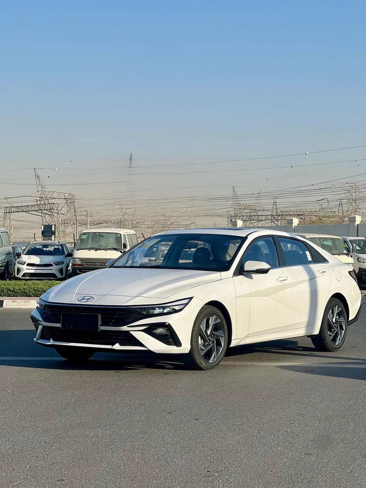 Hyundai Elantra GLS SMART 2025 Hyundai Elantra 1.5L - China - Brand New-2-0