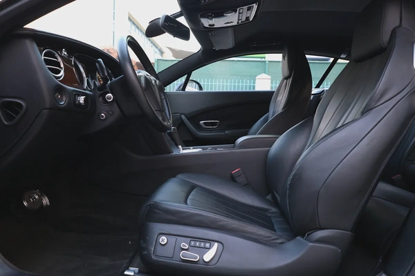 BENTLEY CONTINENTAL GT-113000km-2013-GCC SPECS-FULL SERVICE HISTORY-EXCELLENT CONDITION