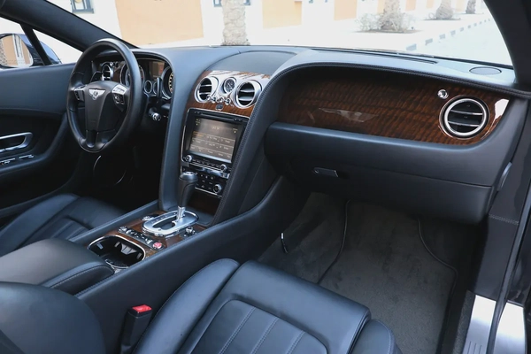 BENTLEY CONTINENTAL GT-113000km-2013-GCC SPECS-FULL SERVICE HISTORY-EXCELLENT CONDITION